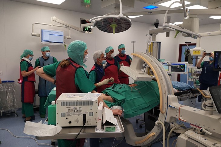 Opća bolnica Pula je sada, uz osječki KBC, koji tu metodu provodi posljednje tri godine, jedina bolnica u Hrvatskoj koja pacijentima omogućava liječenje tim tretmanom